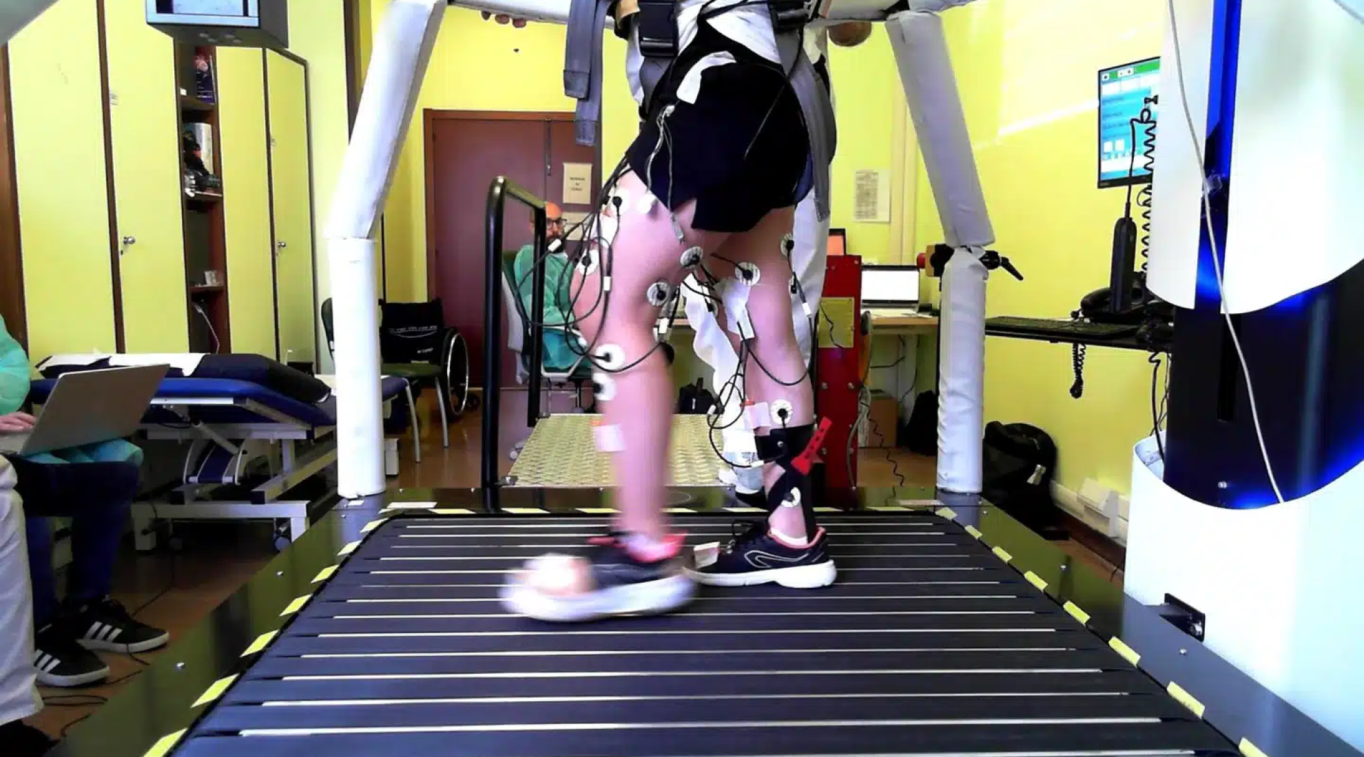 Electric stimulation for spinal cord injury