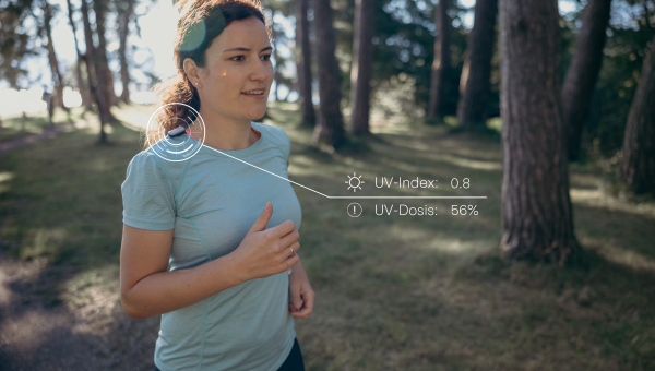 sun-a-wear device informing about UV index