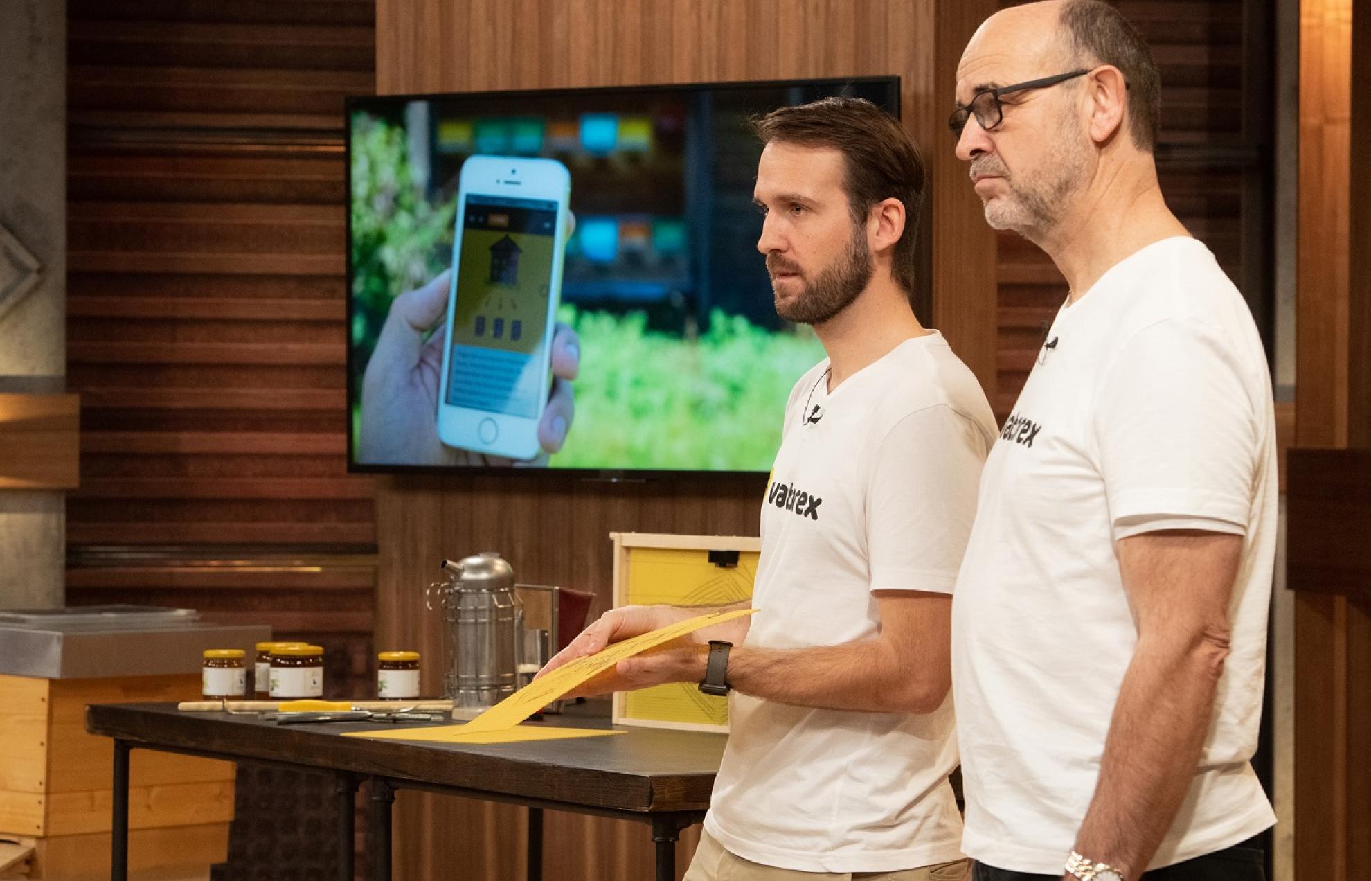 Pascal and Willi Brunner (from left) convince the investors on the set of 'Die Höhle der Löwen'.